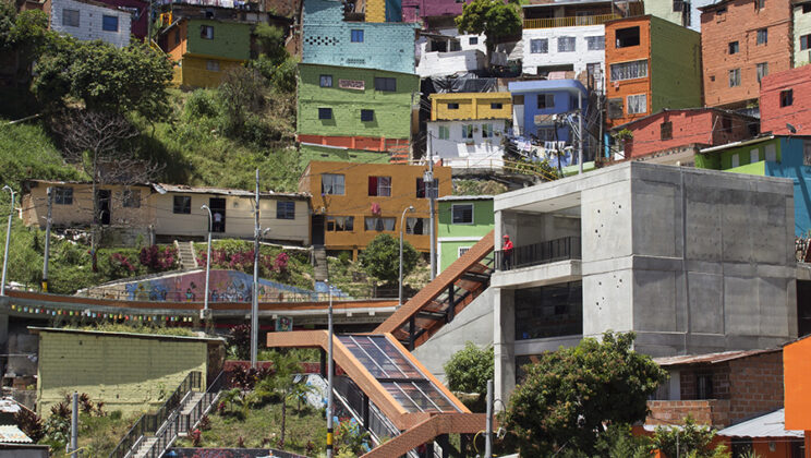 Descubriendo Medellín: Un Destino Encantador para Viajeros Mayores